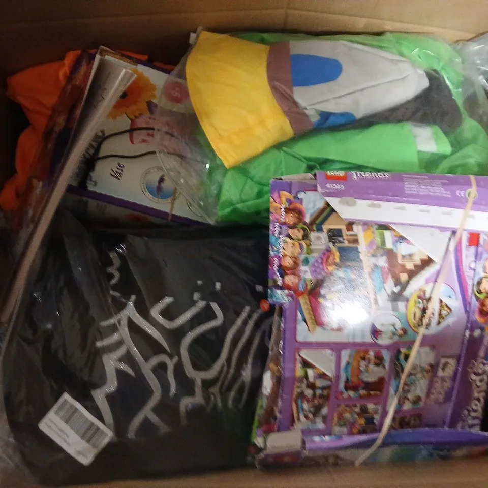 APPROXIMATELY 20 ASSORTED TOYS TO INCLUDE RAVENSBURGER 3D PUZZLE VASE, TUMBLING PUPPY, LEGO FRIENDS 41323 SET, ETC