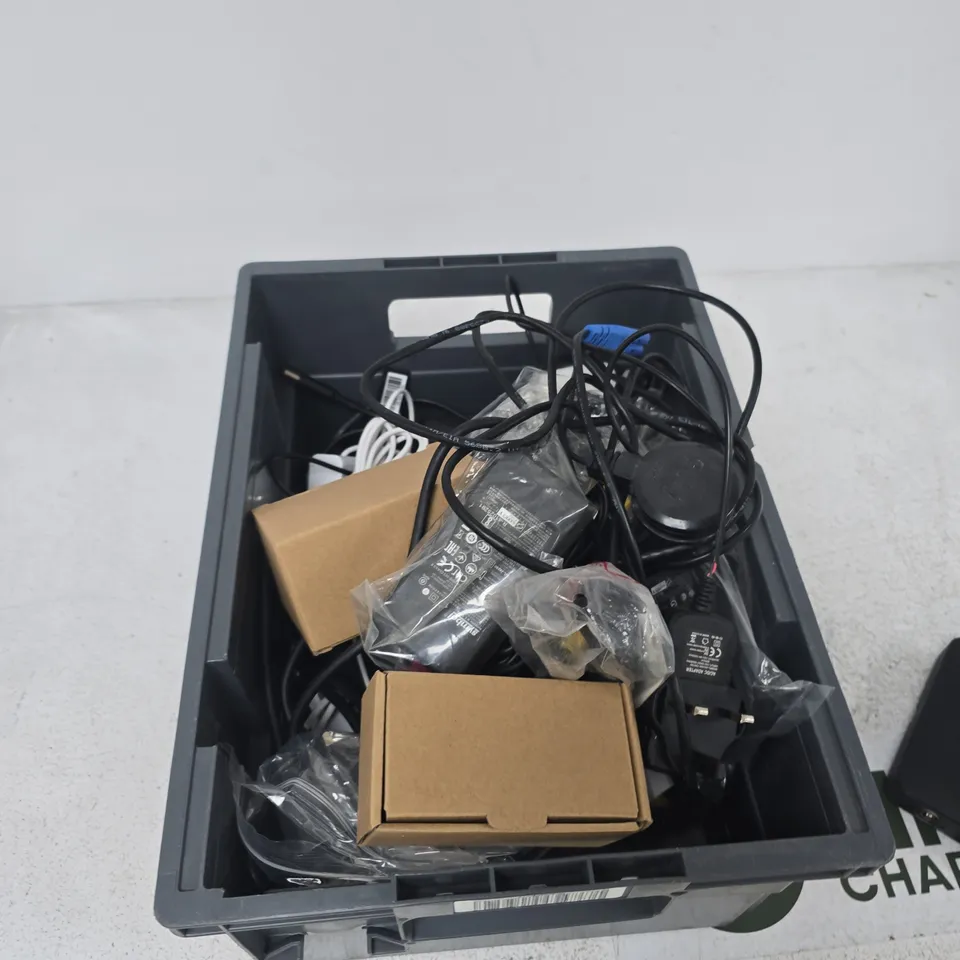TOTE OF APPROXIMATELY 12 ASSORTED ITEMS TO INCLUDE: WIRELESS LOGI MOUSE