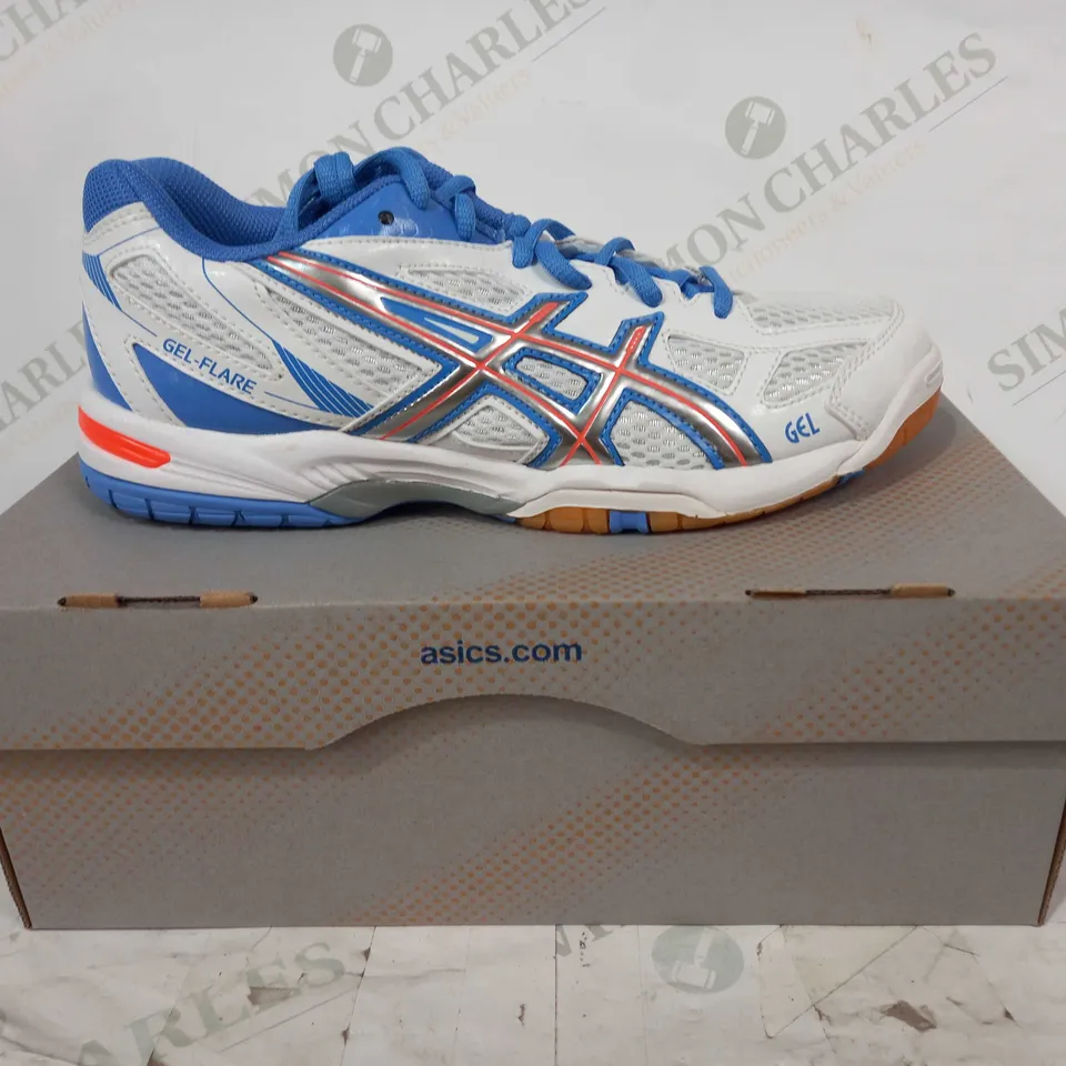 BOXED PAIR OF GEL-FLARE 5 TRAINERS IN WHITE/BLUE/ORANGE EU SIZE 37.5