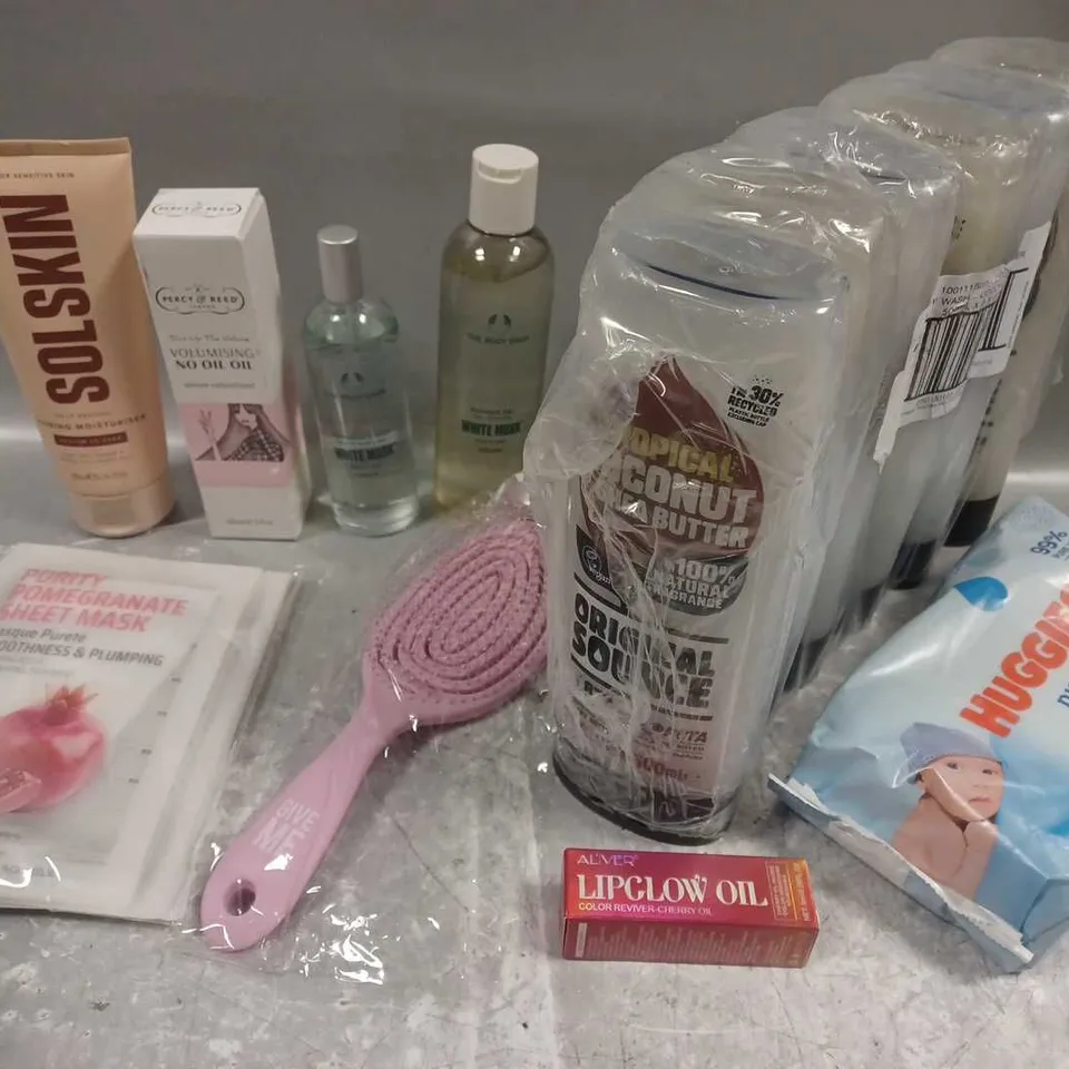 APPROX 15 ASSORTED BEAUTY PRODUCTS TO INCLUDE PERCY&REED NO OIL OIL, THE BODY SHOP WHITE MUSK FRAGRANCE MIST, ETC 