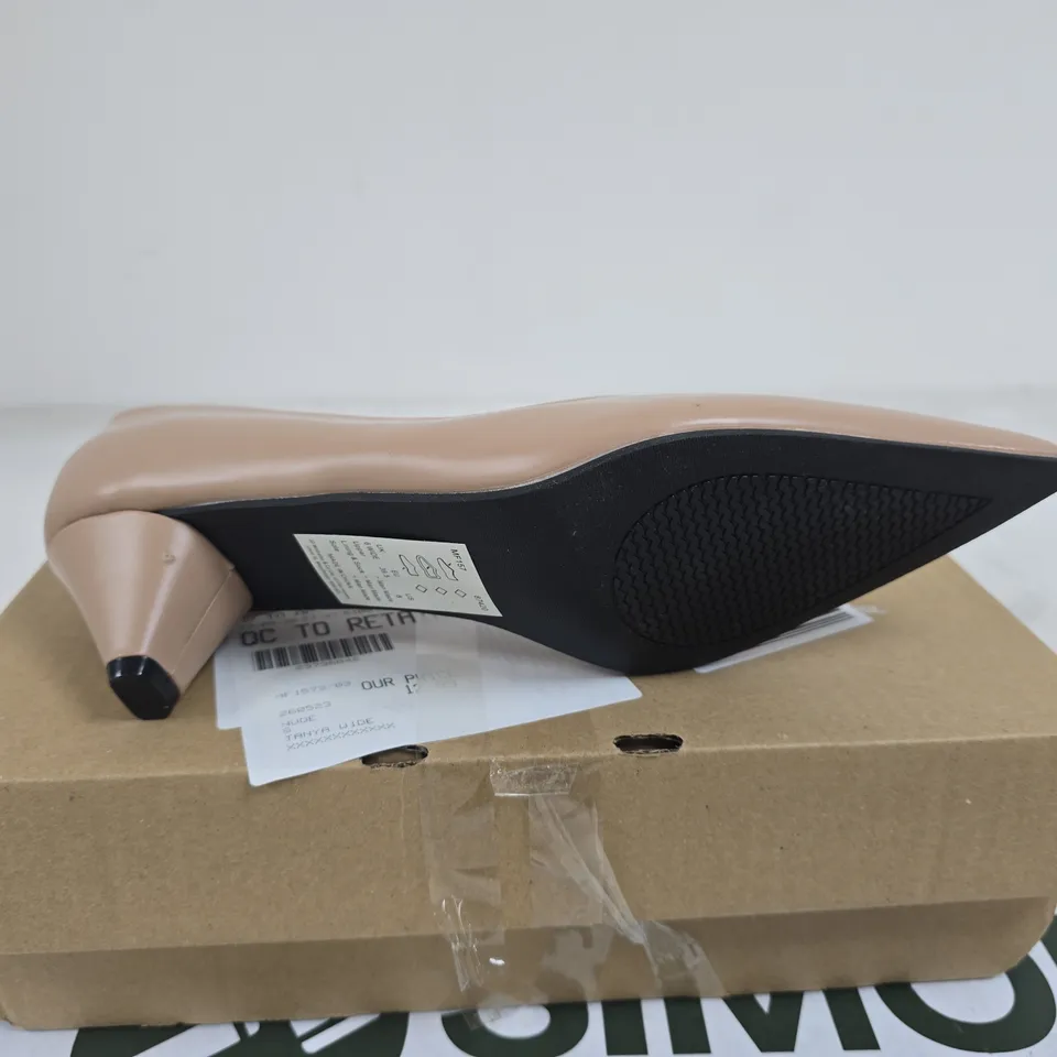 TANYA WIDE NUDE WOMENS SHOES SIZE 6 BOXED