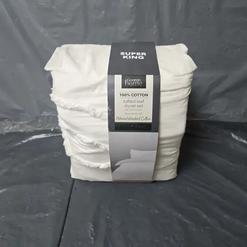 TUFTED LEAF DUVET SET IN WHITE - SUPER KING