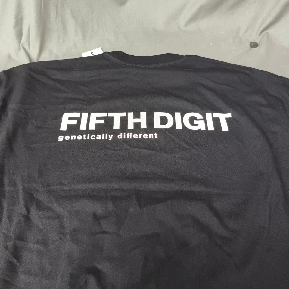 FIFTH DIGIT T-SHIRT – GENETICALLY DIFFERENT - SIZE L