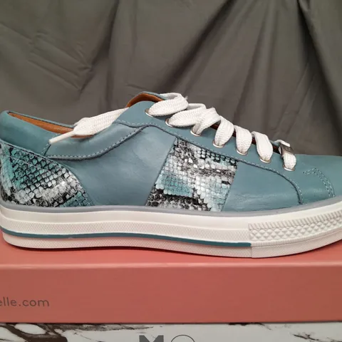 BOXED PAIR OF MODA IN PELLE ASTRIPE LIGHT BLUE LEATHER TRAINERS - SIZE 7