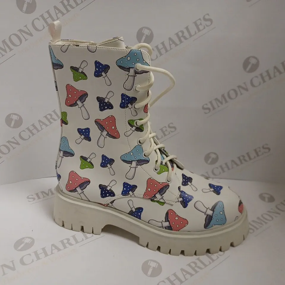 KOI VEGAN KOI FOOTWEAR PORTOBELLO ALLIANCE CHUNKY WHITE MUSHROOM BOOTS - SIZE 9