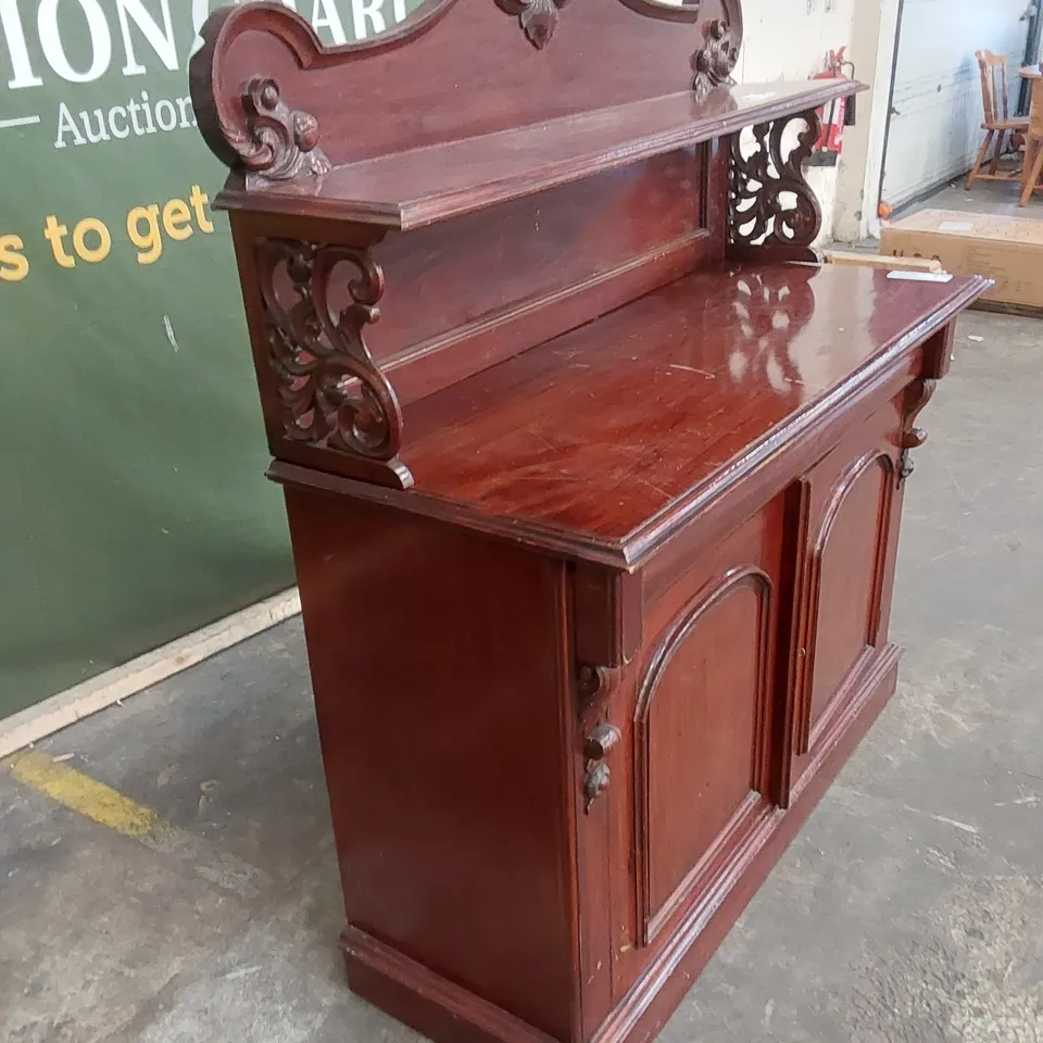 VICTORIAN MAHOGANY-VENEER 2-DOOR LOCKABLE SIDEBOARD 