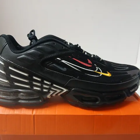 BOXED PAIR OF NIKE AIR MAX PLUS III – MEN'S UK 9 