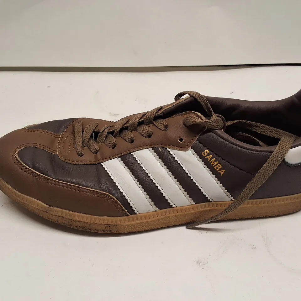 ADIDAS SAMBA TRAINERS – BROWN WITH WHITE STRIPES, UK 5