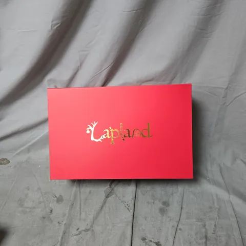 LAPLAND CHRISTMAS EVE GIFT BOX INCLUDING ASSORTED CHRISTMAS HATS, CARDS AND PINS