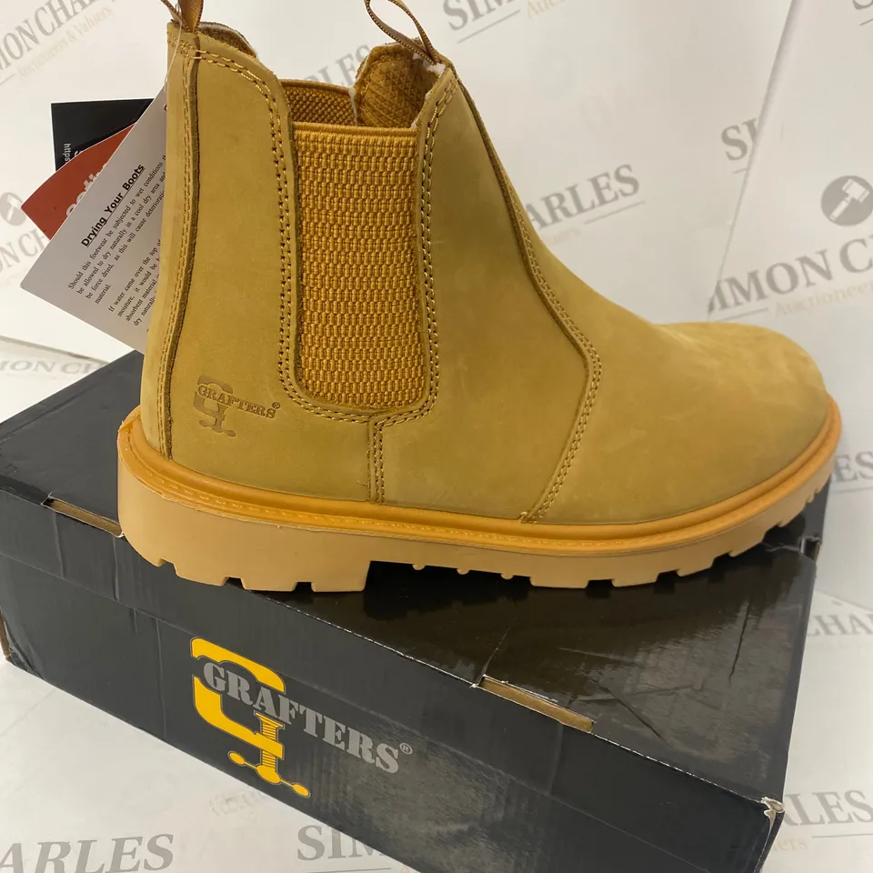 BOXED PAIR OF GRAFTERS WORK BOOTS SIZE 10