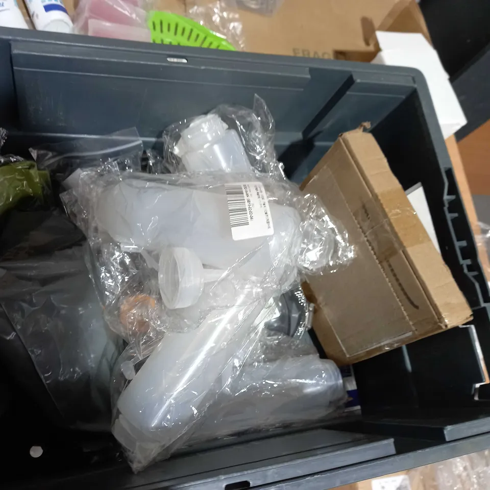TOTE OF A APPROXIMATELY 16 ITEMS TO INCLIUDE A STERILIZED BOTTLE SET, A STEEL PIGGY BANK AND A BARTON MARINE 