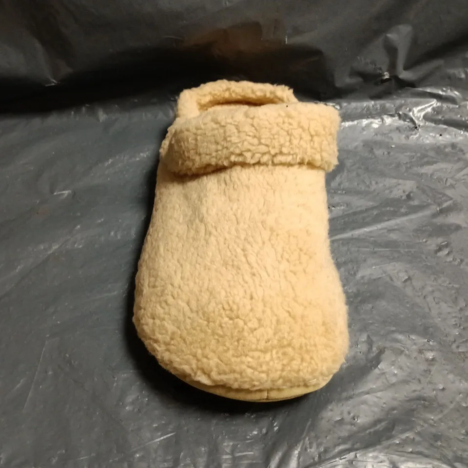 PAIR OF CROCS CLASSIC COZZZY SLIPPERS IN EGGNOG SIZE UK M12