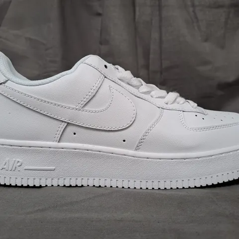PAIR OF NIKE AIR FORCE 1 SHOES IN WHITE UK SIZE 8.5