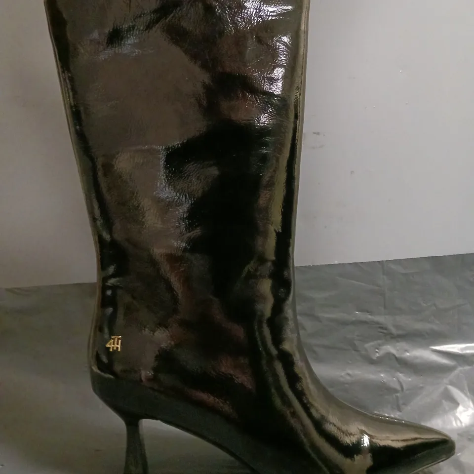 BOXED PAIR OF 4TH RECKLESS POINTED TOE LOW HEEL KNEE-HIGH BOOTS IN BLACK SIZE 6