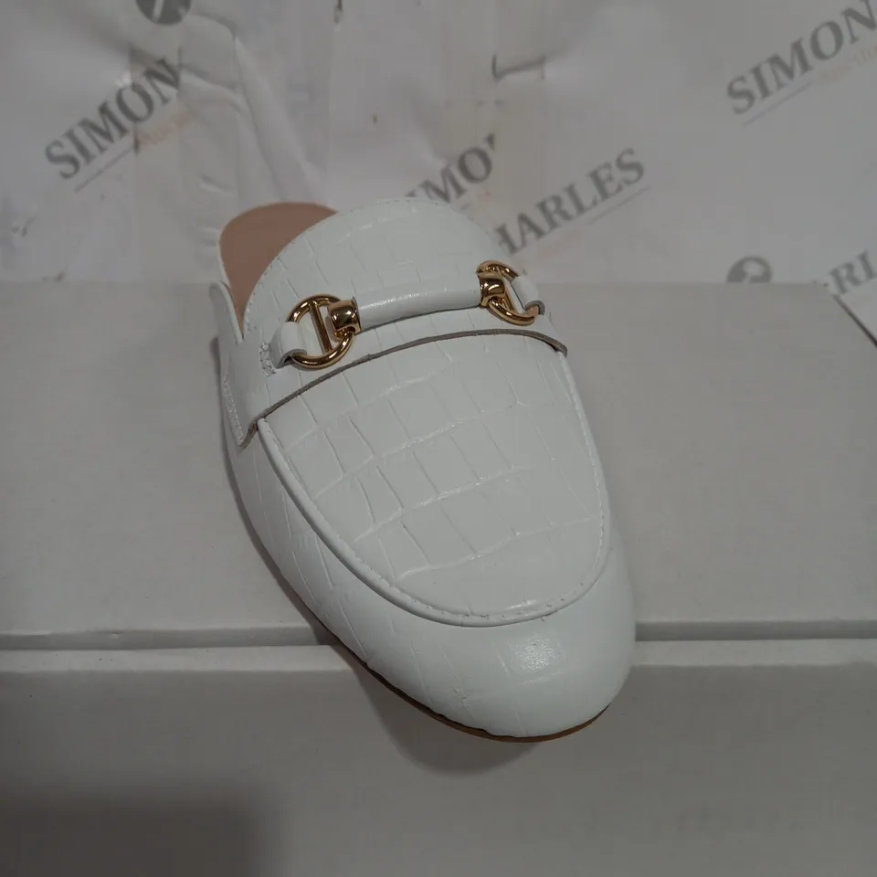 DUNE WHITE-CROC PRINT LEATHER SLIM SOLE BACKLESS SHOES SIZE 5
