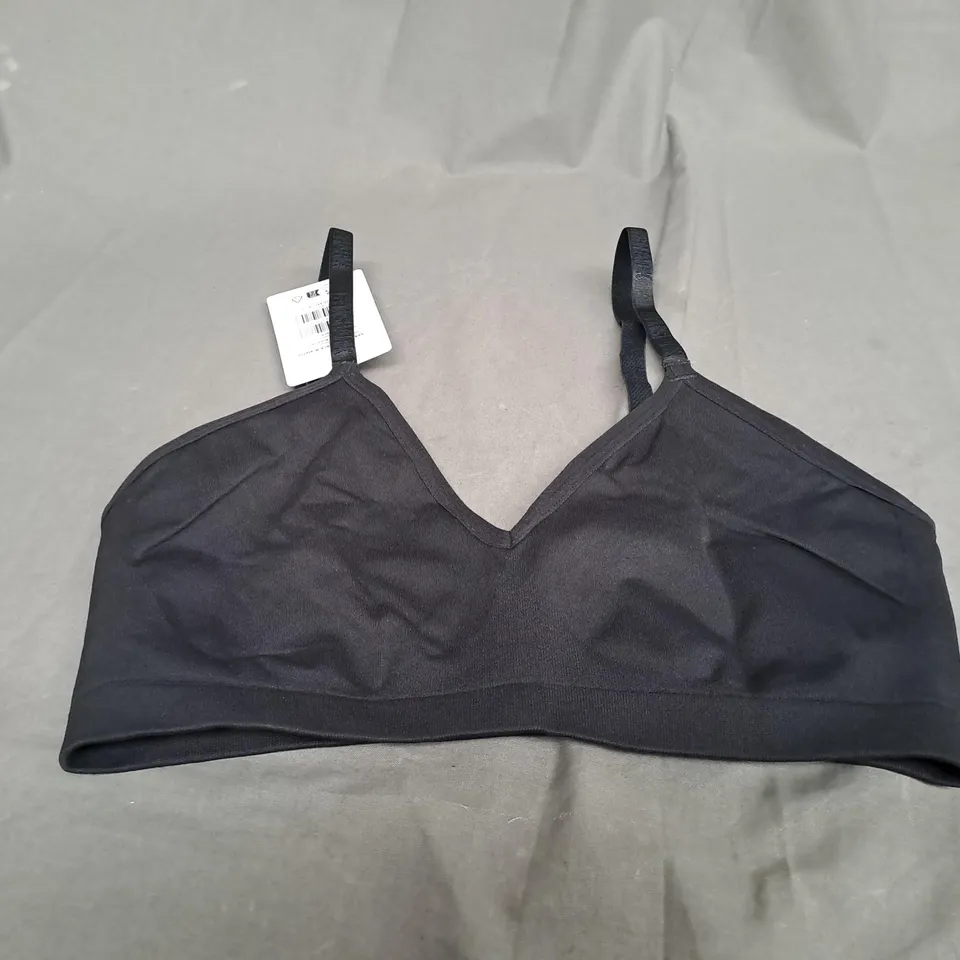 GYMSHARK BLACK SEAMLESS V NECK BRALETTE - MEDIUM
