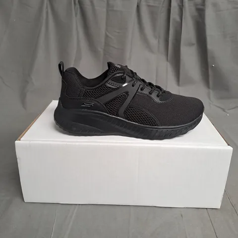 BOXED SKETCHERS BOB SPORT MEMORY FOAM TRAINERS IN BLACK - SIZE 4