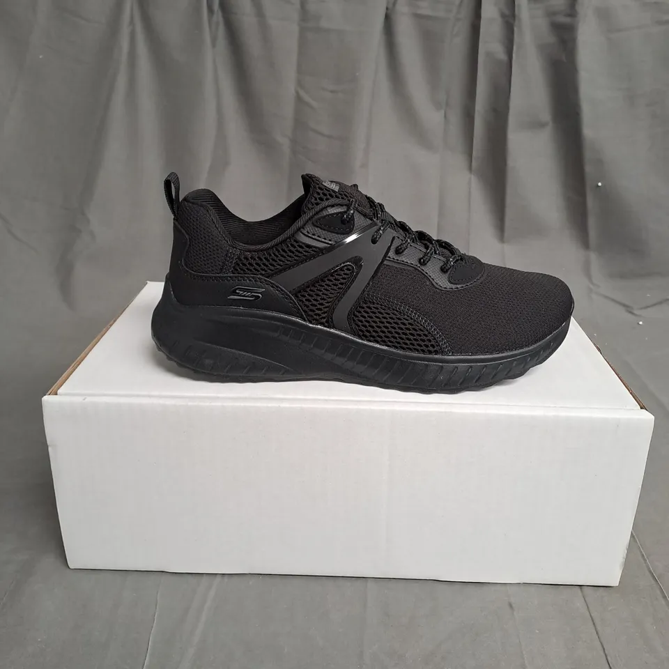BOXED SKETCHERS BOB SPORT MEMORY FOAM TRAINERS IN BLACK - SIZE 4