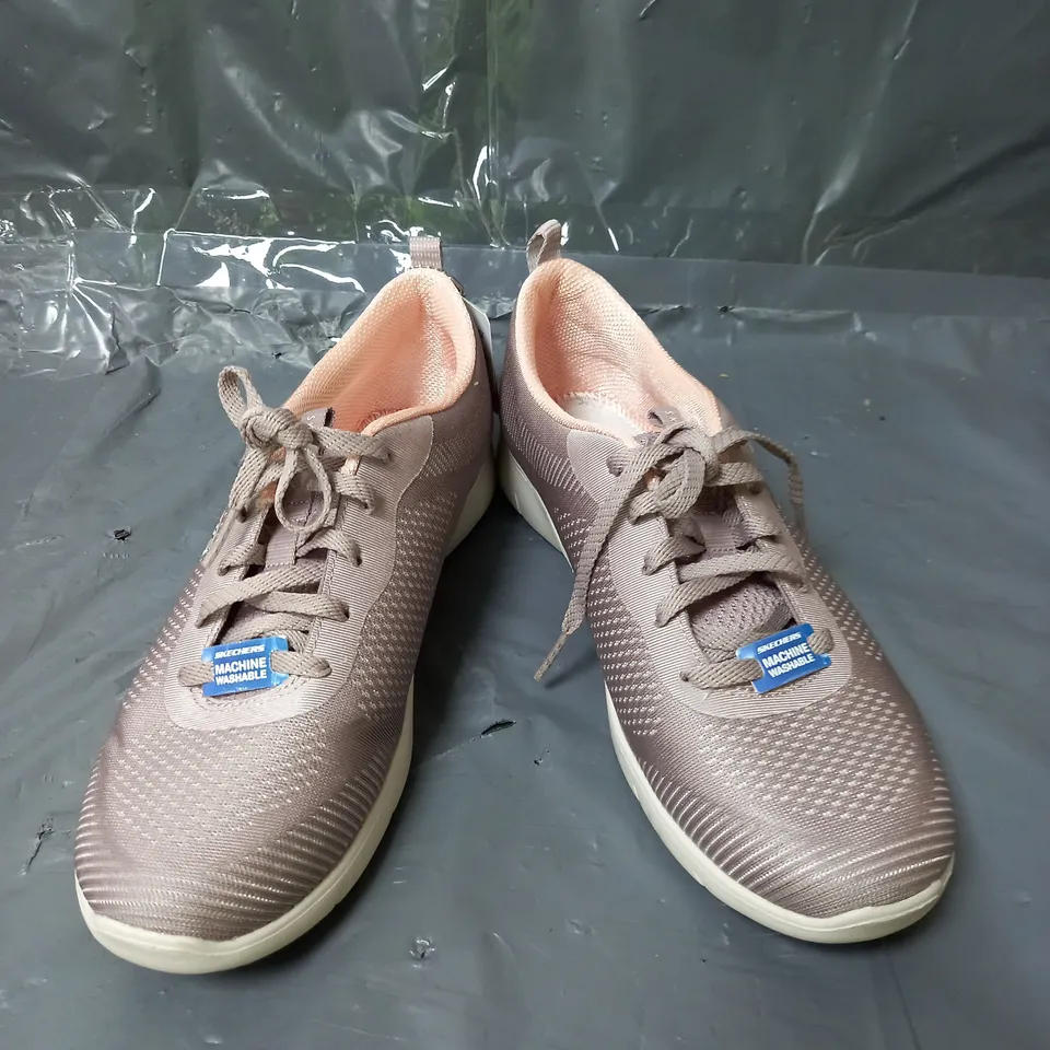 SKECHERS ARCJ IT REFINE TRAINERS SIZE 6