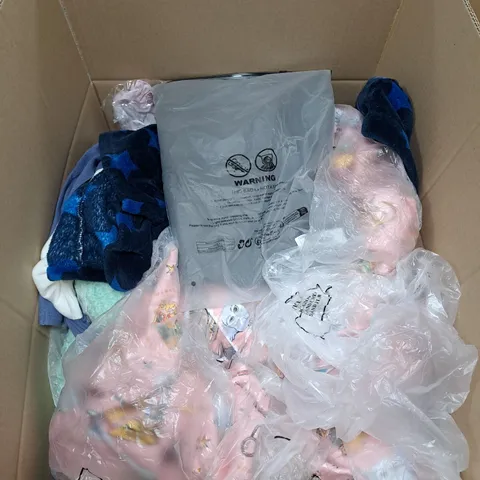 BOX OF APPROX. 40 ASSORTED CHILDRENS CLOTHING VARYING IN SIZE/COLOUR/STYLE TO INCLUDE:  TOPS, DRESSES, JUMPERS