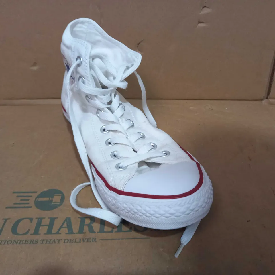 PAIR OF DESIGNER LACE UP SHOES IN THE STYLE OF CONVERSE IN WHITE UK SIZE 10