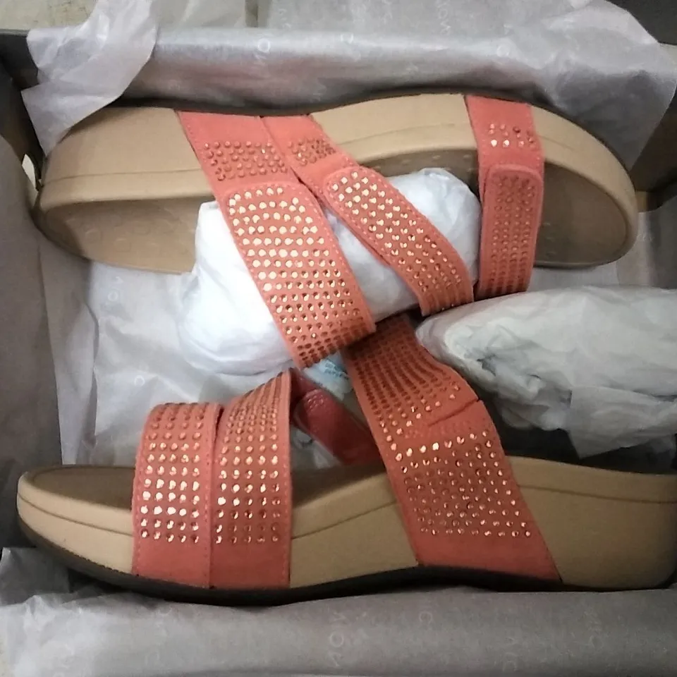 BOX OF 5 PAIRS OF VIONIC CORAL PACIFIC ALEXIS SANDALS SIZE 7