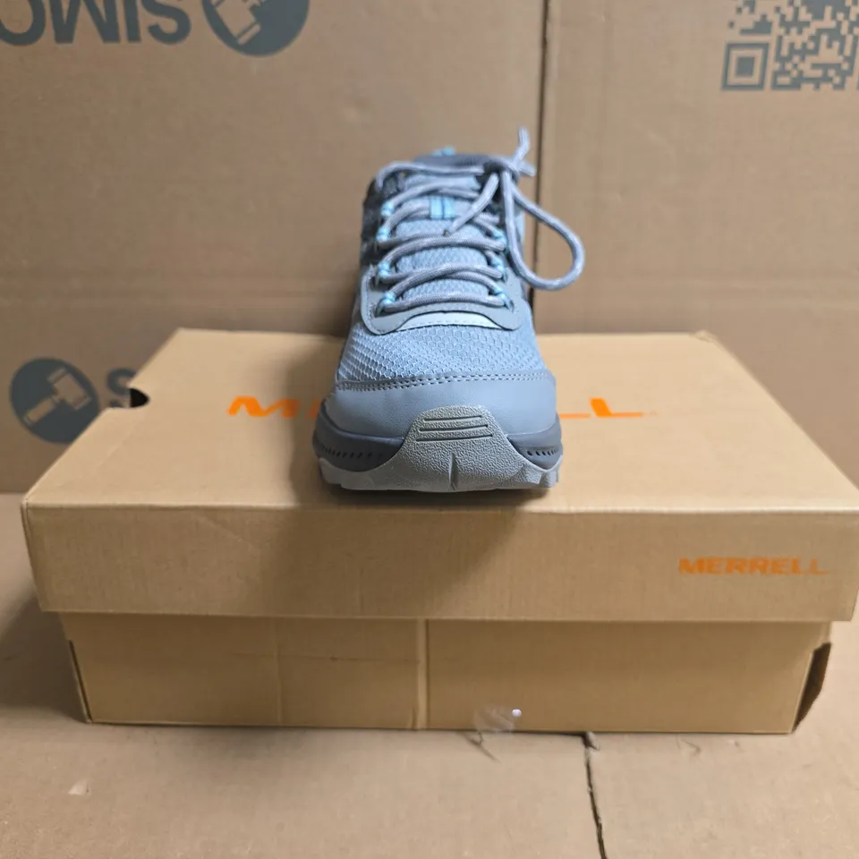 BOXED PAIR OF MERRELL SPEED STRIKE 2 GTX TRAINERS IN STEEL BLUE/GREY SIZE UK 4