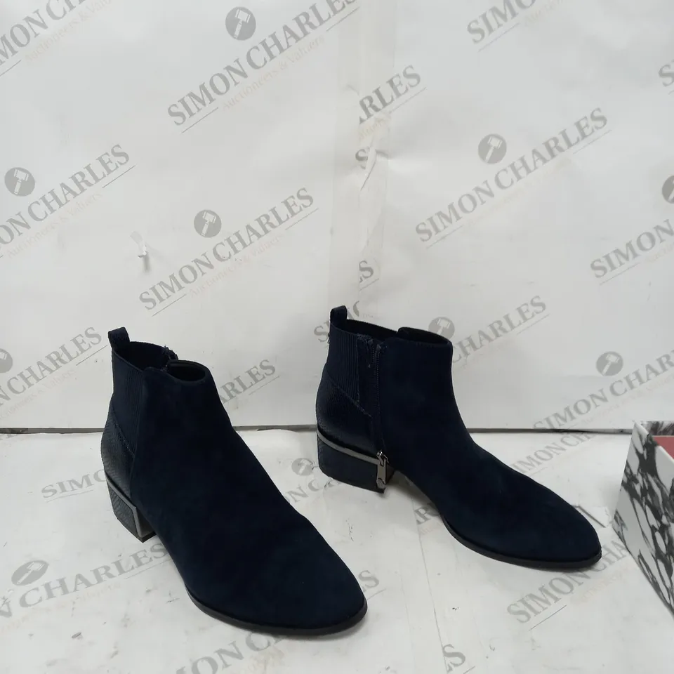 MODA IN PELLE LILITH VNAVY SUEDE ANKLE BOOT SIZE 5 - BOXED