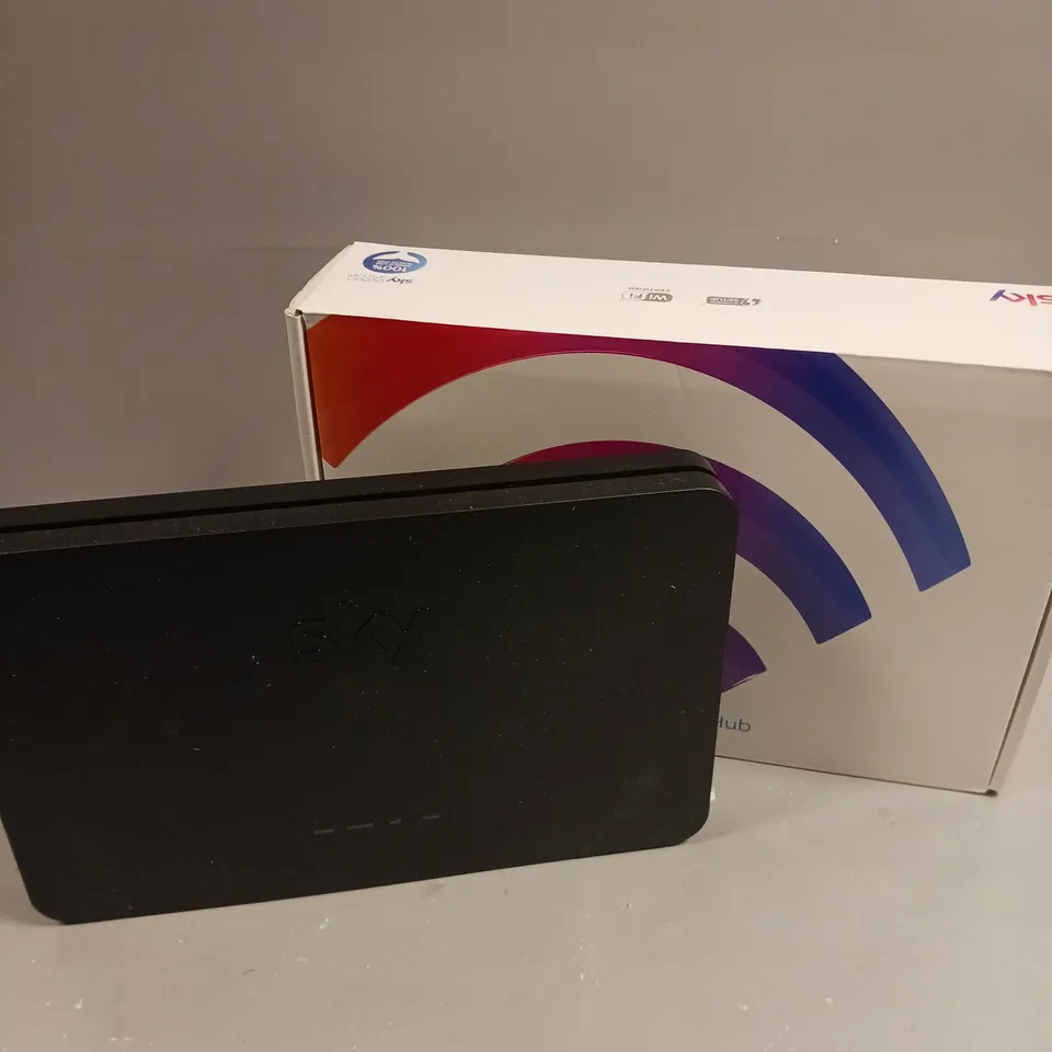 BOXED SKY Q BROADBAND HUB 4 DUAL BAND WIRELESS ROUTER