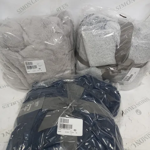 BOX OF ASSORTED CLOTHING ITEMS TO INCLUDE ONESIES - HALF SIP - TOPS AND LEGGINGS / COLLECTION ONLY