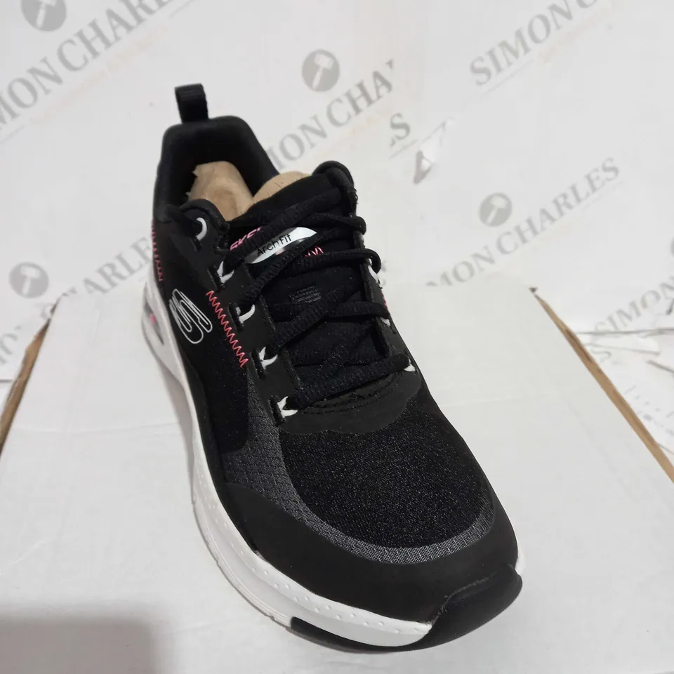 BPXED PAIR OF SKETCHERS GO WALK AIR COOLED TRAINERS IN BLACK/MULTICOLOUR SIZE 3.5