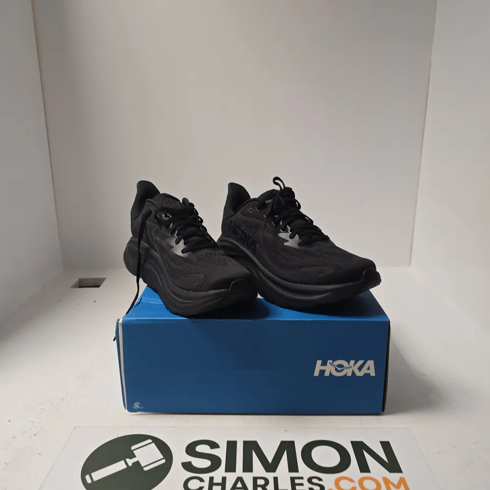 BOXED PAIR OG HOKA CLIFTON TRAINERS SIZE UK 8.5