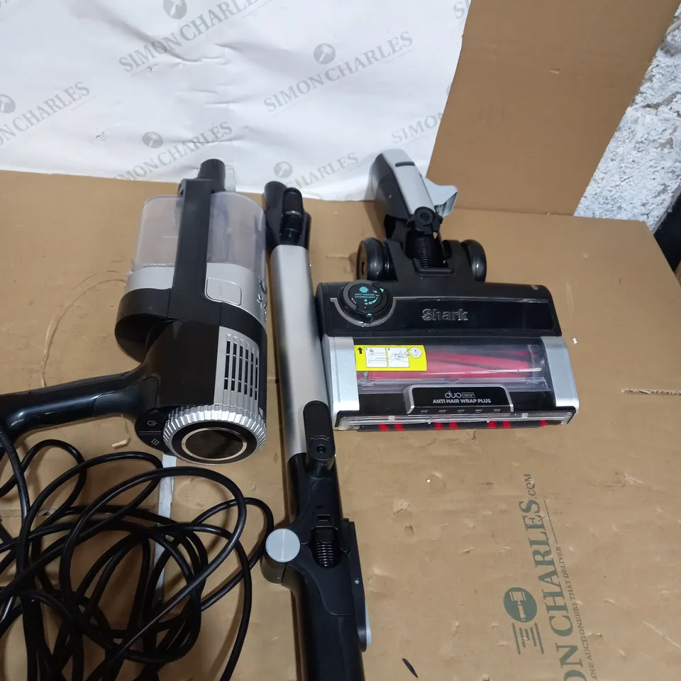 SHARK STRATOS ANTI HAIR WRAP PET PRO VACUUM CLEANER