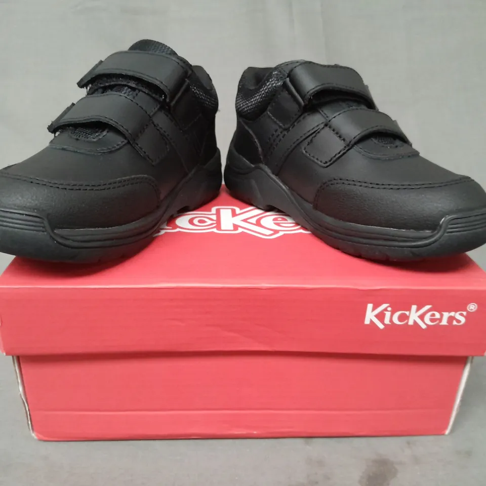 BOXED PAIR OF KICKERS KID'S STOMPER MID LEATHER SHOES IN BLACK EU SIZE 28