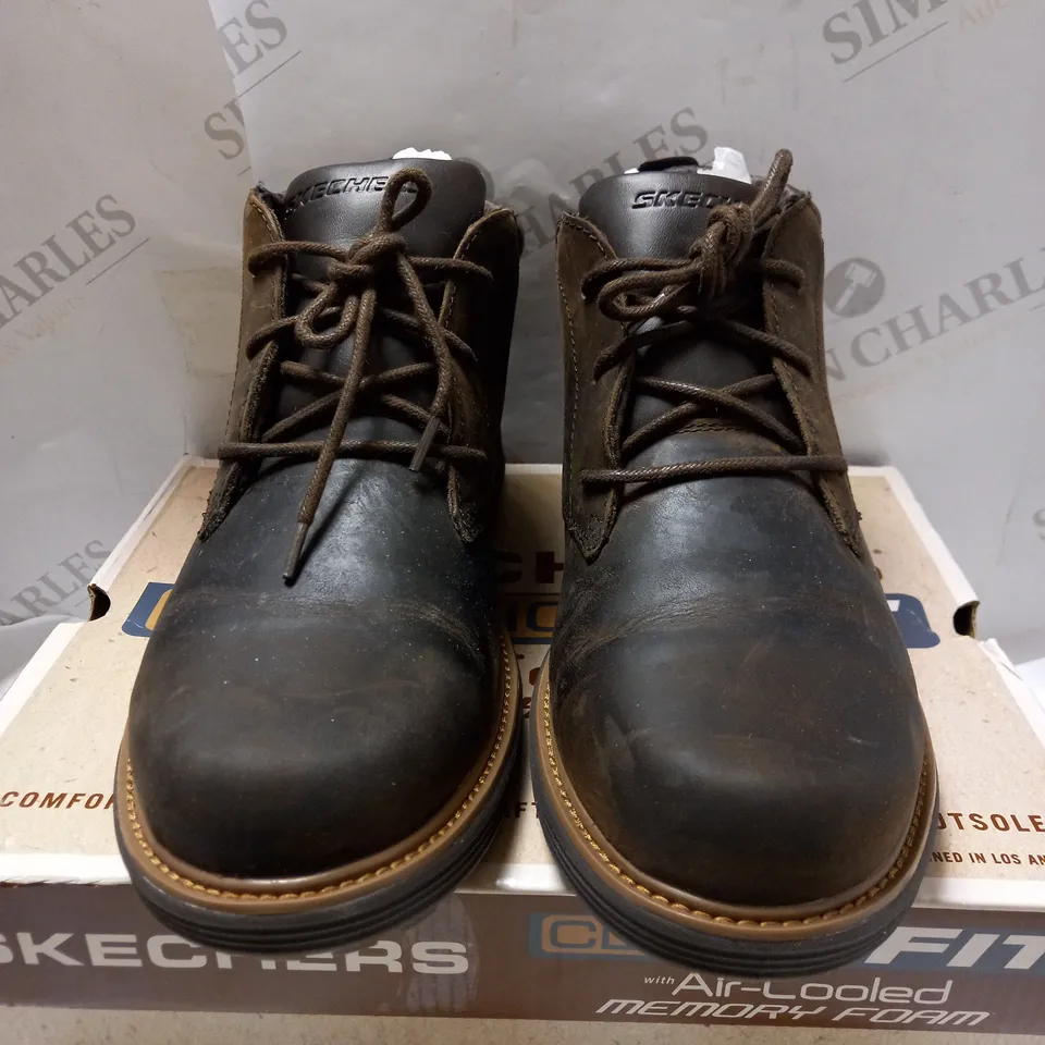 SKECHERS MEN'S CHOCOLATE LEATHER BOOTS - SIZE 7