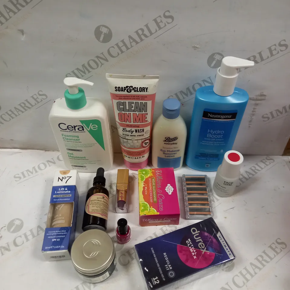 BOX OF APPROXIMATELY 20 ASSORTED HEALTH & BEAUTY PRODUCTS TO INCLUDE SOAP & GLORY CLEAN ON ME, NEUTROGENA HYDRO BOOST GEL CREAM, NO7 SERUM FOUNDATION ETC 