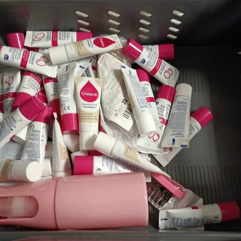 LOT OF APPROXIMATELY 25 ASSORTED HEALTH AND BEAUTY ITEMS TO INCLUDE DR RASHEL, MAUI AND WILLOWBERRY