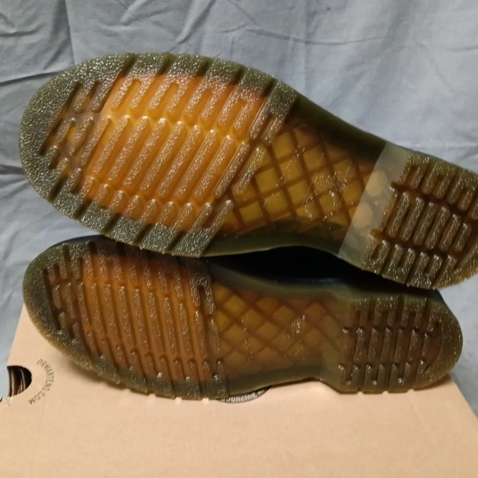 DR. MARTENS 2976 YS BLACK SMOOTH CHELSEA BOOTS – UK 6