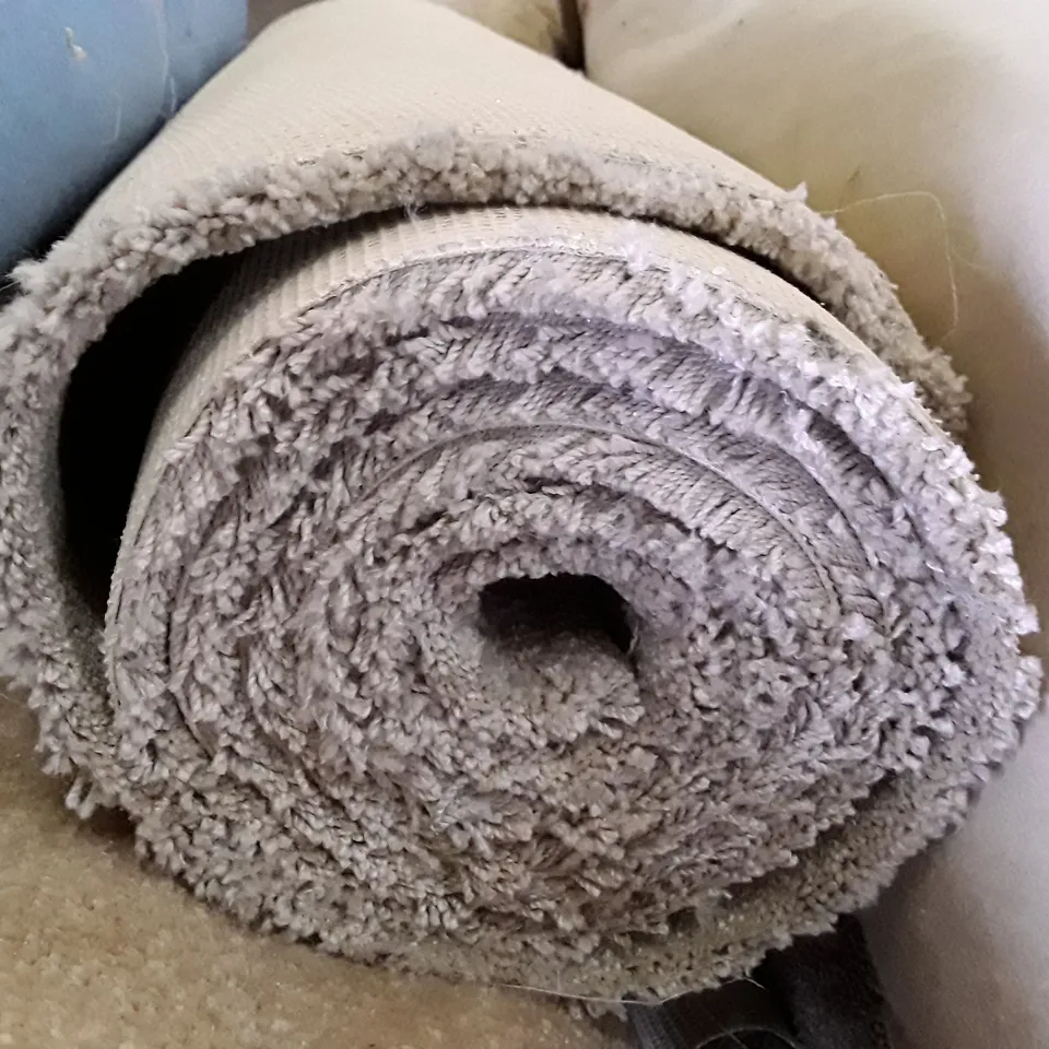 ROLL OF QUALITY GREY CARPET 