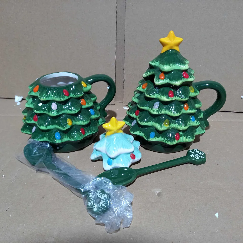 2X CHRISTMAS TREE MUGS GREEN