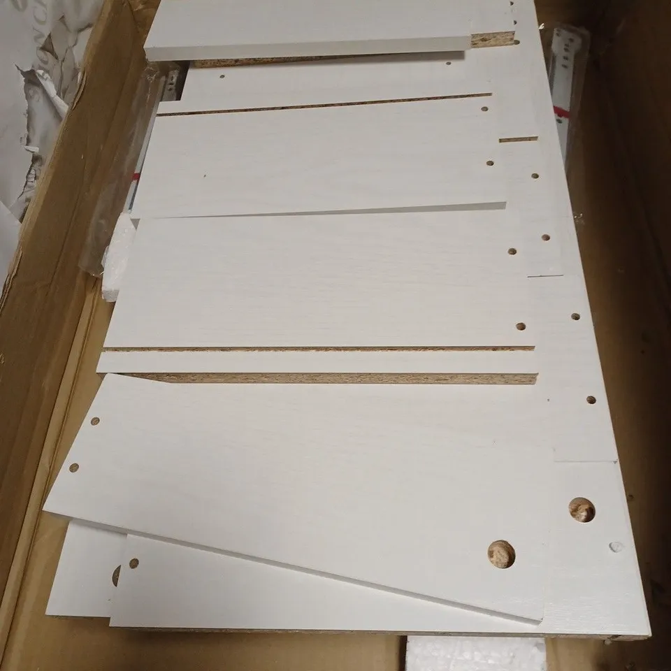 BOXED GRADE 1 CAMBERLEY 3 DRAWER CHEST - WHITE RRP £79