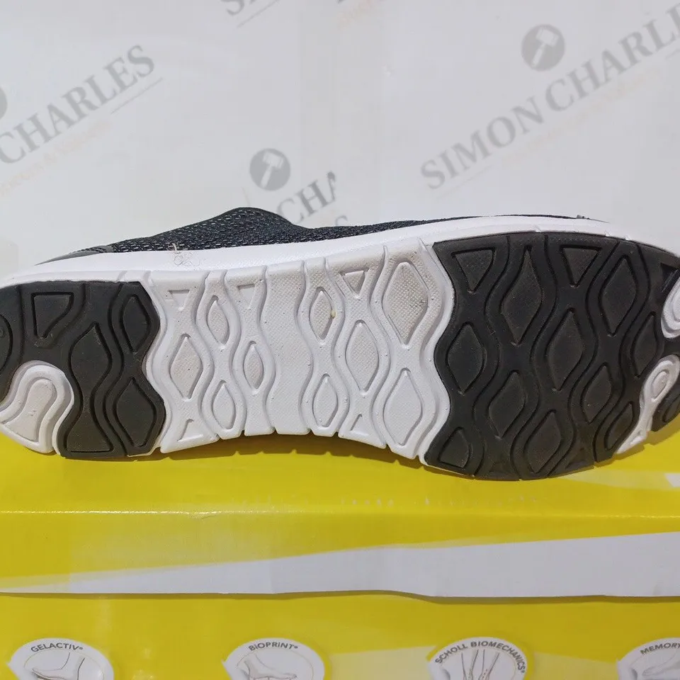 BOXED SCHOLL WIND STEP TRAINERS - UK 7