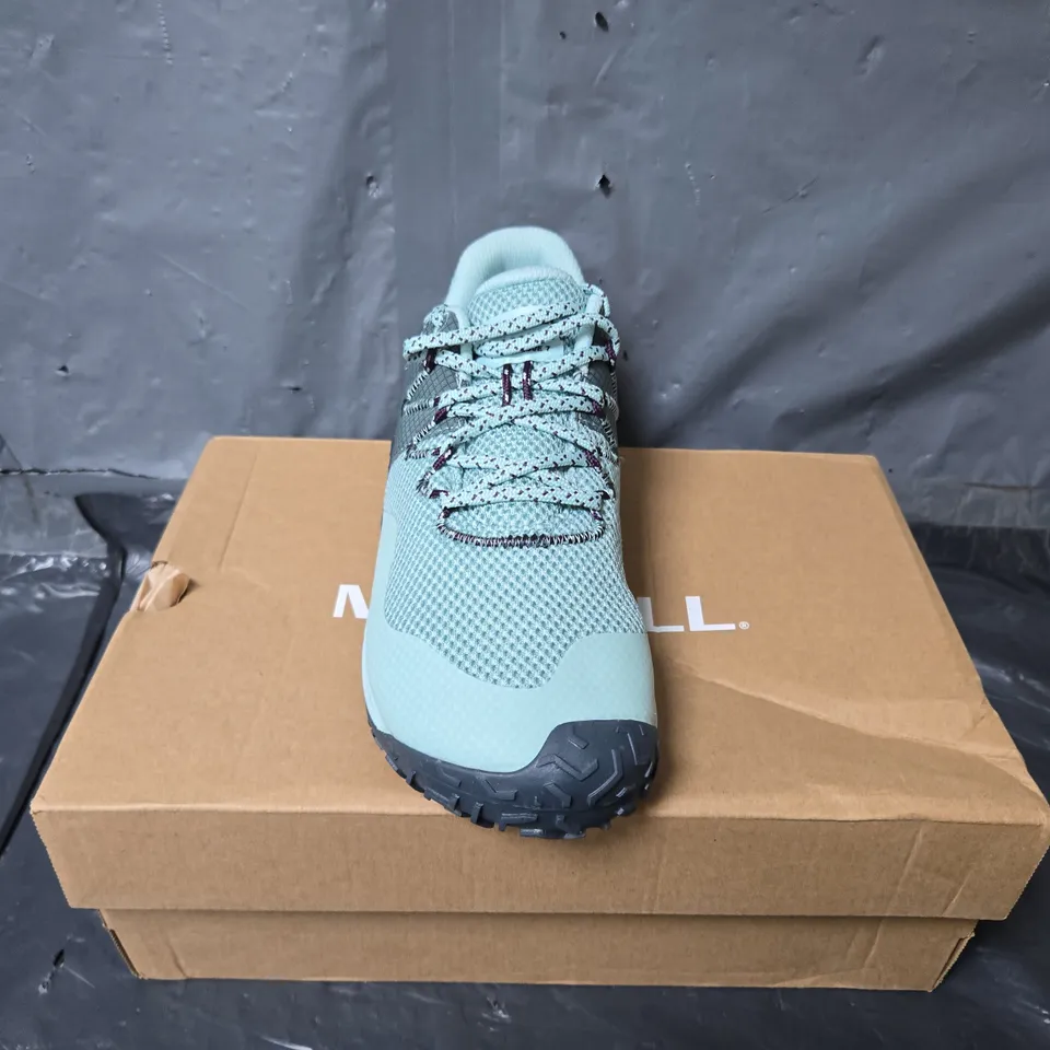 BOXED PAIR OF MERRELL TRAIL GLOVE 7 TRAINERS IN FROST BLUE - UK WOMENS 5.5