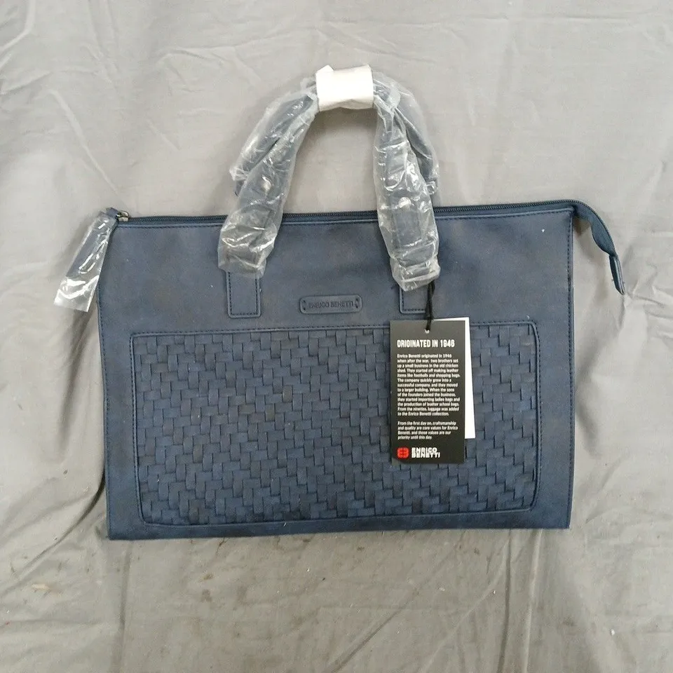 BOX OF APPROXIMATELY 12 ITEMS TO INCLUDE: TWO HANDBAGS 