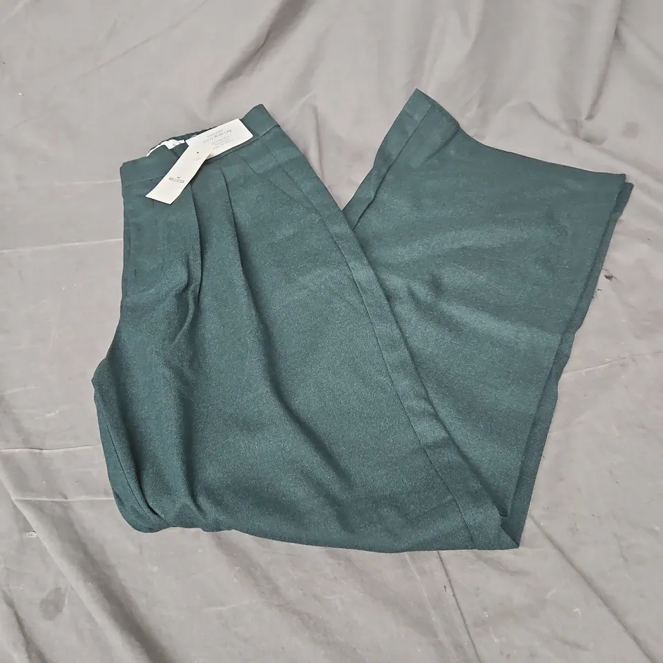 HOLLISTER LIVVY WIDE LEG ULTRA HIGH-RISE TAILORED FIT TROUSERS IN DARK GREEN SIZE S REG