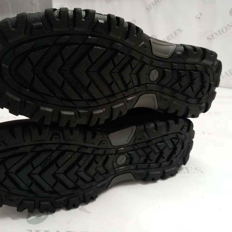 GELERT BLACK LEATHER WALKING BOOTS - UK 9