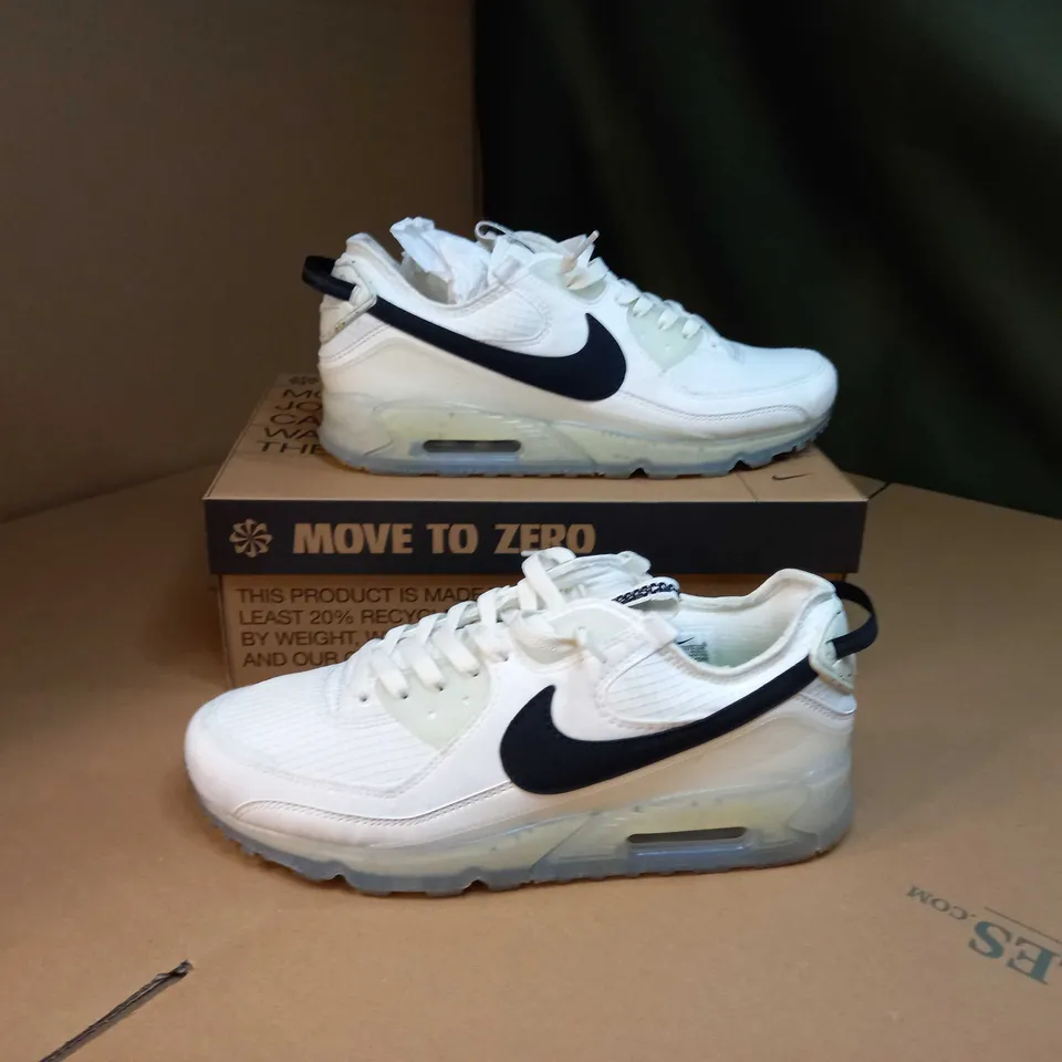 BOXED PAIR OF NIKE AIR MAX OFF WHITE/BLACK TRAINERS SIZE 10