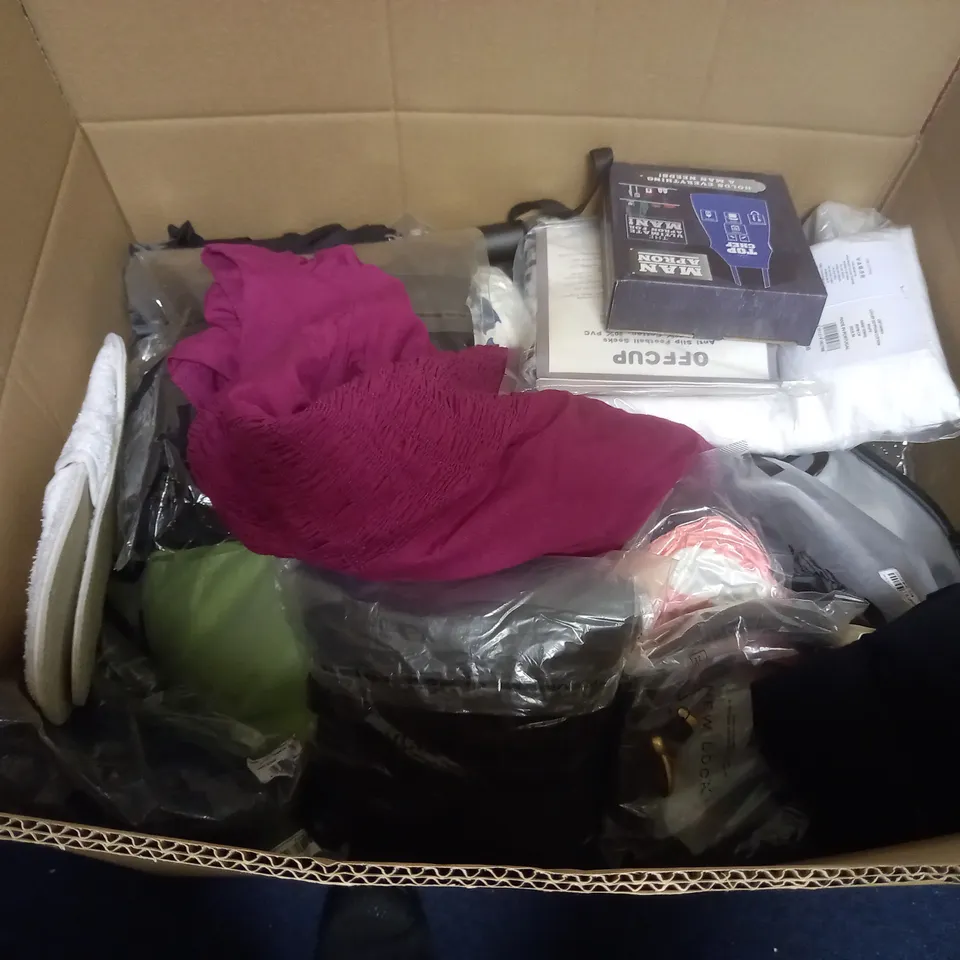 LARGE QUANTITY OF CLOTHING ITEMS TO INCLUDE , SWEATERS, JEANS, T-SHIRTS, ETC