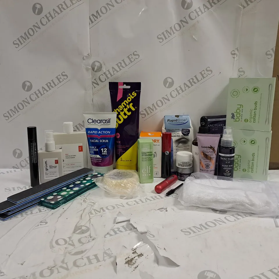 BOX OF 20 ASSORTED ITEMS TO INCLUDE GRUUM, CLEARASIL, ELF ETC