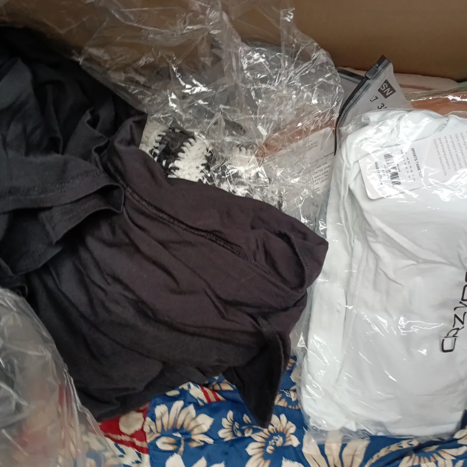 APPROXIMATELY 20 ASSORTED CLOTHING AND FASHION PRODUCTS IN VARIOUS STYLES AND SIZES - COLLECTION ONLY